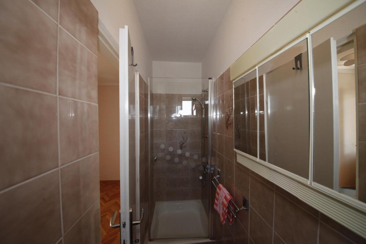 Apartments And Rooms By The Sea Banjol, Rab - 5077 Eksteriør billede