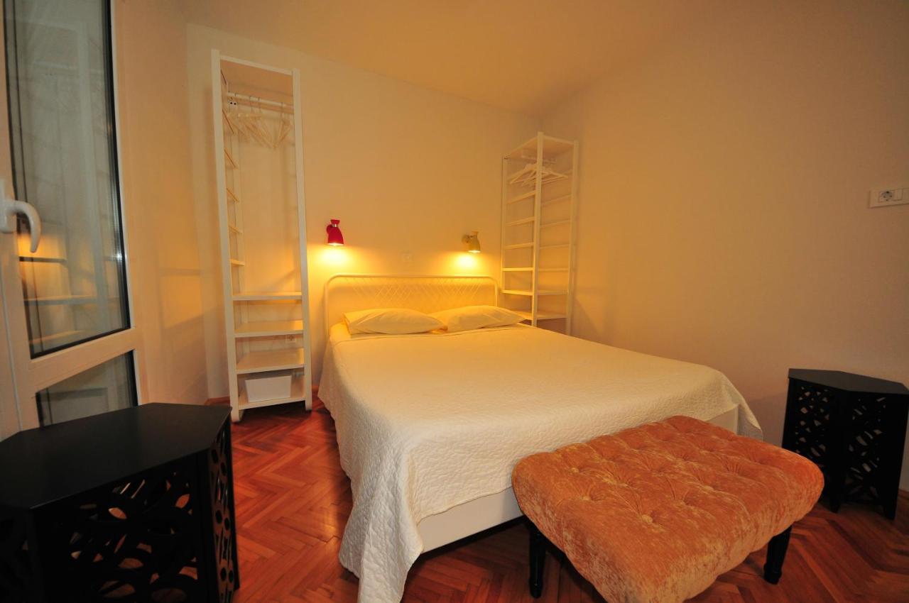 Apartments And Rooms By The Sea Banjol, Rab - 5077 Eksteriør billede
