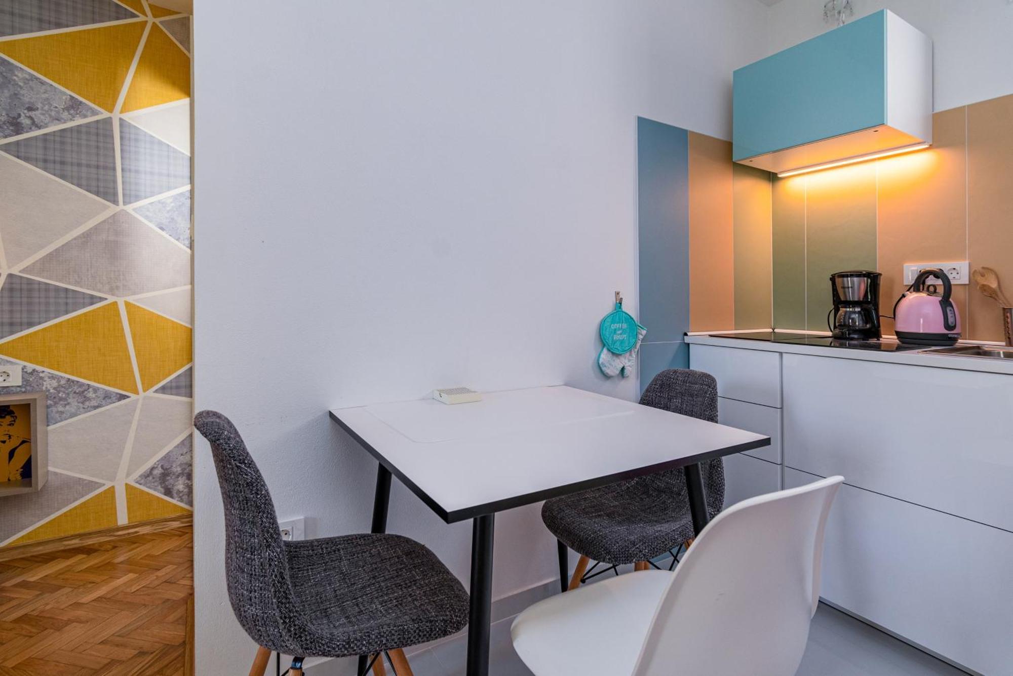 Apartments And Rooms By The Sea Banjol, Rab - 5077 Eksteriør billede