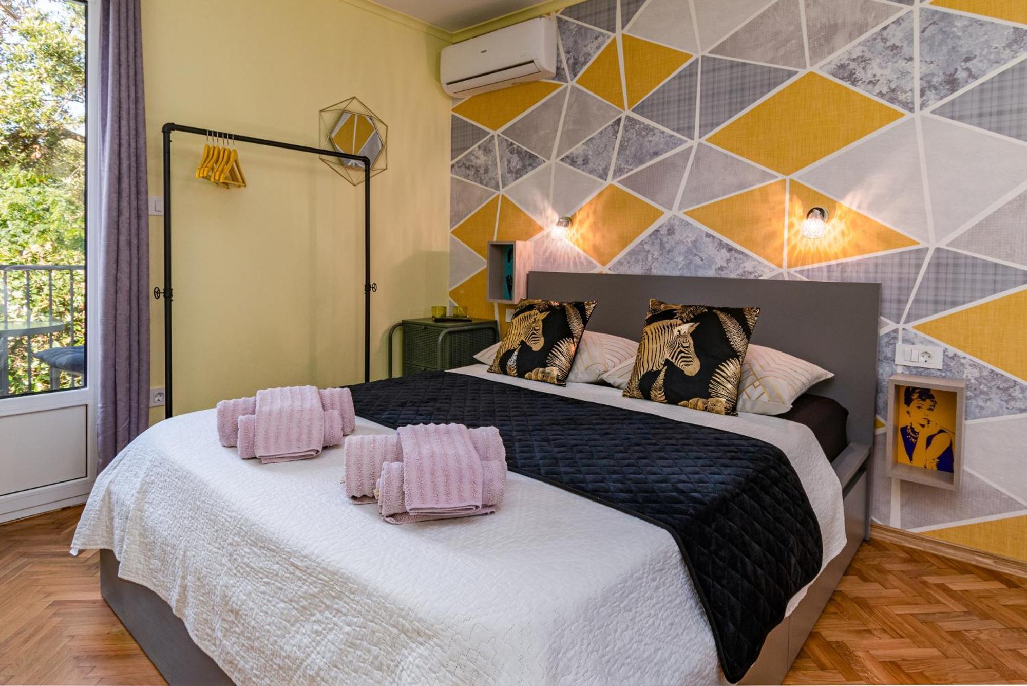 Apartments And Rooms By The Sea Banjol, Rab - 5077 Eksteriør billede
