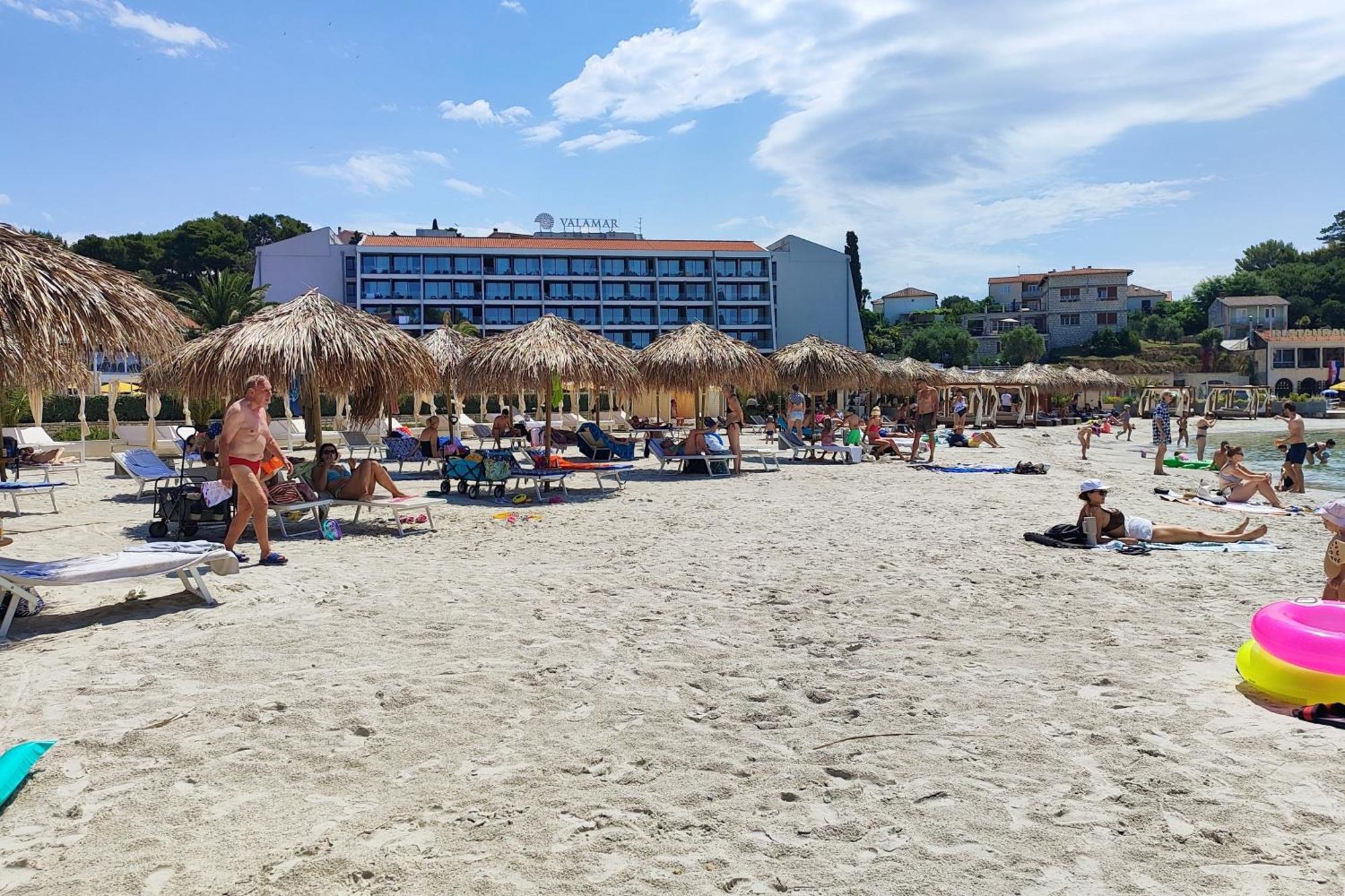 Apartments And Rooms By The Sea Banjol, Rab - 5077 Eksteriør billede